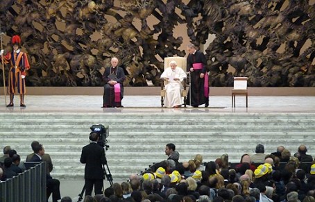 Pope_Benedict_XVI_gives_his_Wednesday_General_Audience_Nov_21_2012_in_Paul_VI_Hall_Credit_Estefania_Aguirre_CNA_CNA500x320_Vatican_Catholic_News_11_21_12